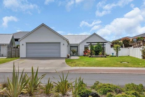 Photo of property in 68 Stace Hopper Drive, One Tree Point, 0118