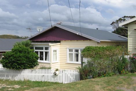 Photo of property in 17 Cam Street, Island Bay, Wellington, 6023