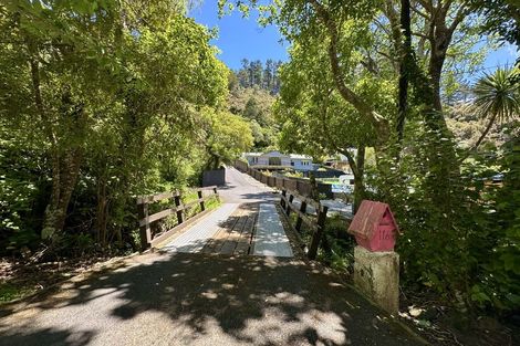 Photo of property in 116 Pinehaven Road, Pinehaven, Upper Hutt, 5019