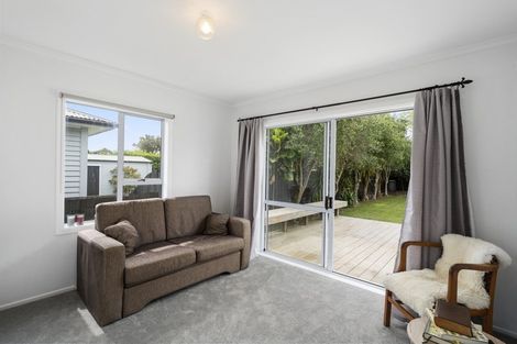 Photo of property in 16 Karaka Street, Merrilands, New Plymouth, 4312