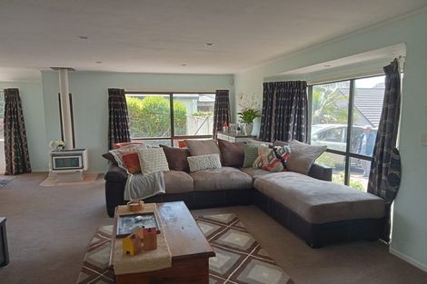 Photo of property in 9 San Fernando Way, Henderson, Auckland, 0612