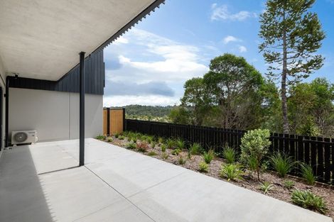 Photo of property in 2/1 Parapara Place, Albany, 0632