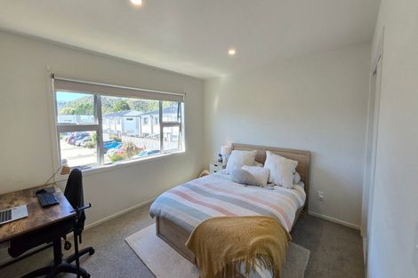 Photo of property in 5 Mcgrath Way, Taita, Lower Hutt, 5011