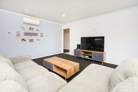 Photo of property in 17 Lorenzo Place, Kelvin Grove, Palmerston North, 4414