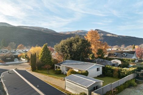 Photo of property in 10 Adamson Drive, Arrowtown, 9302