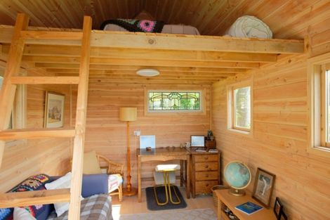 Photo of property in 1 Monowai Road, Ravensbourne, Dunedin, 9022