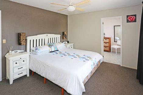 Photo of property in 16 Thorn Road, Tuakau, 2121