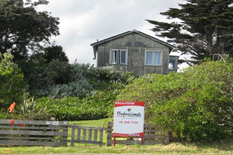 Photo of property in 60 Karaka Street, Castlecliff, Wanganui, 4501