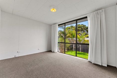 Photo of property in 28 Devonshire Road, Unsworth Heights, Auckland, 0632