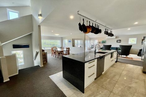 Photo of property in 17 Bay Lair Grove, Island Bay, Wellington, 6023