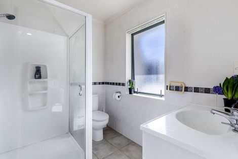 Photo of property in 10 Kumar Place, The Gardens, Auckland, 2105