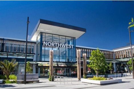 Photo of property in 72 Waimumu Road, Massey, Auckland, 0614