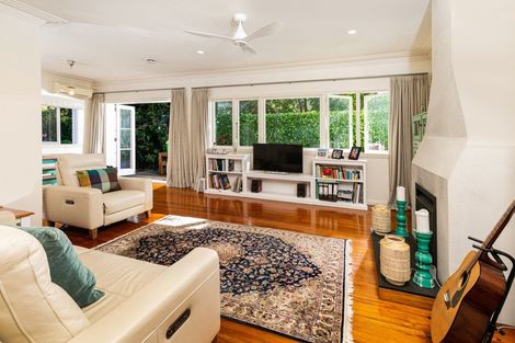 Photo of property in 1/27 Summer Street, Stanley Point, Auckland, 0624