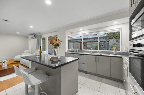 Photo of property in 8 William Woods Court, Flat Bush, Auckland, 2016