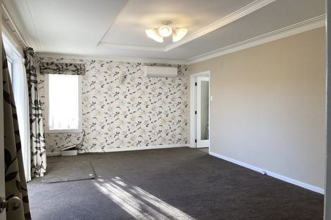 Photo of property in 14 Fairdene Avenue, Henderson, Auckland, 0610