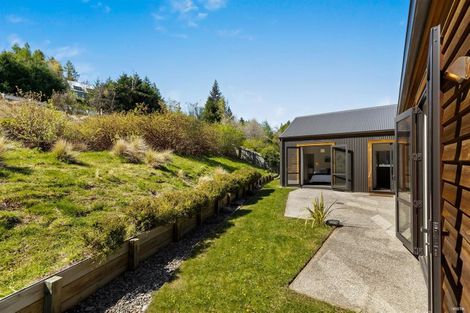 Photo of property in 16 Harrys Close, Arthurs Point, Queenstown, 9371