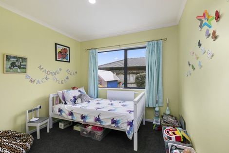 Photo of property in 21 Aragon Grove, Kingsley Heights, Upper Hutt, 5018