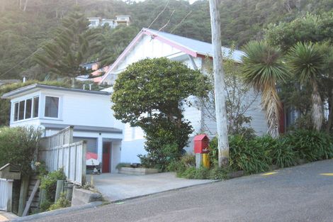 Photo of property in 25 Rona Street, Eastbourne, Lower Hutt, 5013