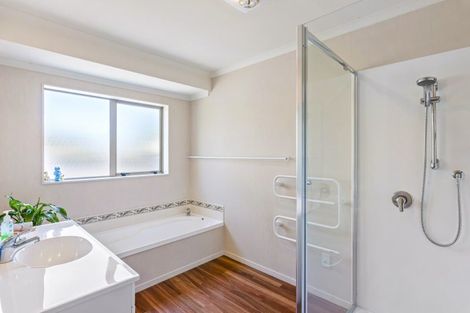 Photo of property in 56 Realm Drive, Paraparaumu, 5032