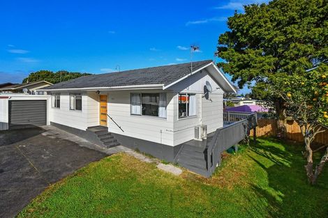 Photo of property in 2/15 Frobisher Way, Clendon Park, Auckland, 2103