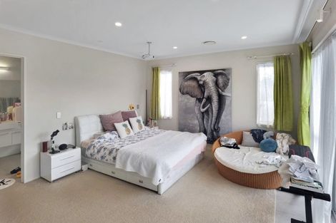 Photo of property in 10 Gilbransen Road, Kumeu, 0810