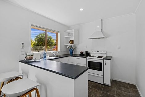 Photo of property in 4/236 Te Atatu Road, Te Atatu South, Auckland, 0610