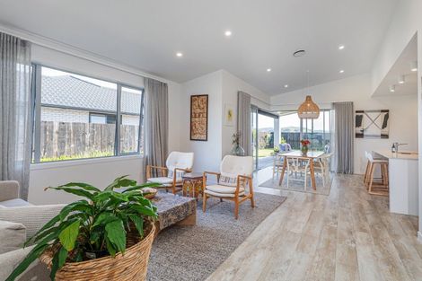 Photo of property in 7 Awatea Drive, Whitianga, 3510