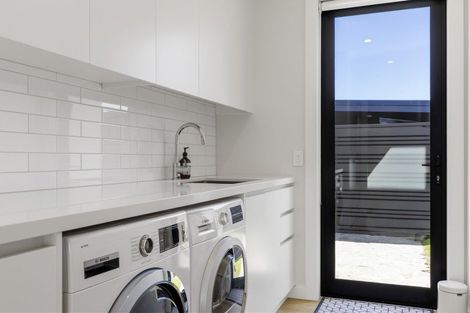 Photo of property in 10 Karapoto Lane, Rainbow Point, Taupo, 3330