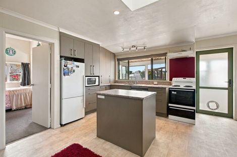 Photo of property in 30 Memorial Place, Waitara, 4320