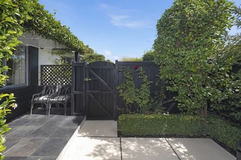 Photo of property in 2/22 Strowan Road, Strowan, Christchurch, 8052