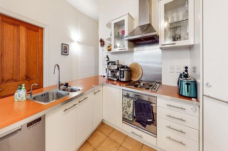 Photo of property in Endeavour Apartments, 10/125 Thorndon Quay, Pipitea, Wellington, 6011