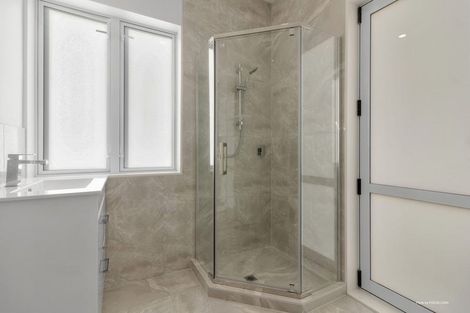 Photo of property in 27 Stitchbird Crescent, Papakura, 2110