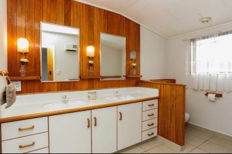 Photo of property in 21 Tauroa Road, Havelock North, 4130