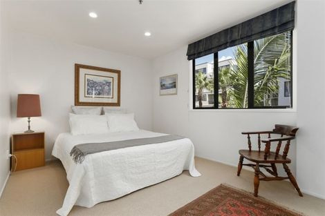 Photo of property in 3a/5 The Promenade, Takapuna, Auckland, 0622