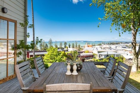 Photo of property in 16 Brewster Street, Bluff Hill, Napier, 4110