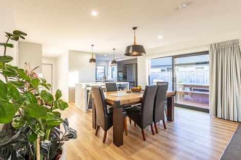 Photo of property in 10 Cyprus Place, Fitzherbert, Palmerston North, 4410