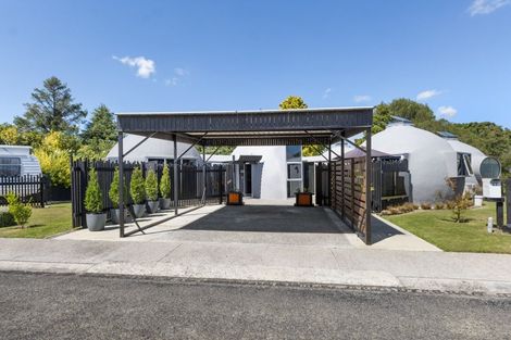 Photo of property in 17 Chartwell Drive, Eltham, 4322