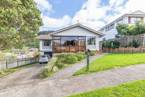 Photo of property in 81 Victory Crescent, Tawa, Wellington, 5028