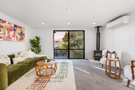 Photo of property in 2/11 Cyril Crescent, West Harbour, Auckland, 0618