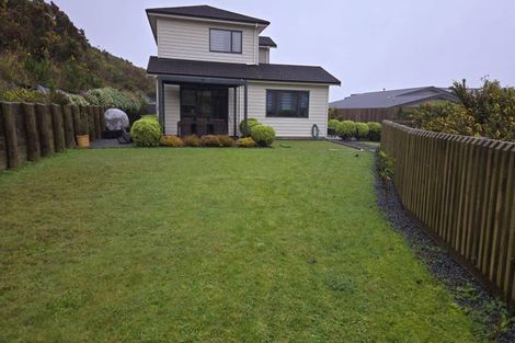 Photo of property in 22 Portmore Place, Grenada Village, Wellington, 6037