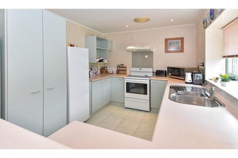 Photo of property in 15 Tonson Place, Weymouth, Auckland, 2103