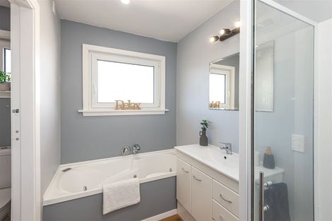 Photo of property in 27 Beatrice Place, Avonhead, Christchurch, 8042