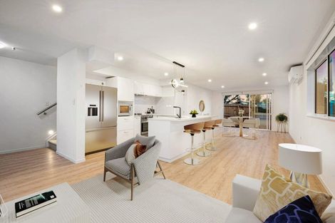 Photo of property in 2a Northgrove Avenue, Hillcrest, Auckland, 0627