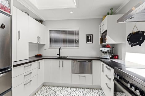 Photo of property in 9a Tamati Place, Merrilands, New Plymouth, 4312