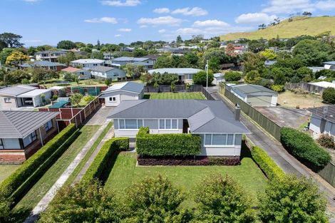 Photo of property in 5 Wallace Road, Mangere Bridge, Auckland, 2022
