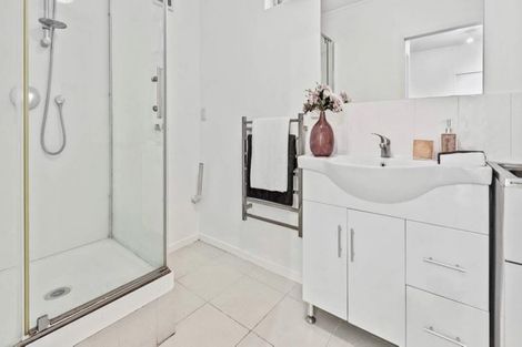 Photo of property in 16 Colin Wild Place, Glenfield, Auckland, 0629