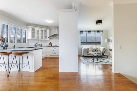 Photo of property in 5 Hobie Court, West Harbour, Auckland, 0618