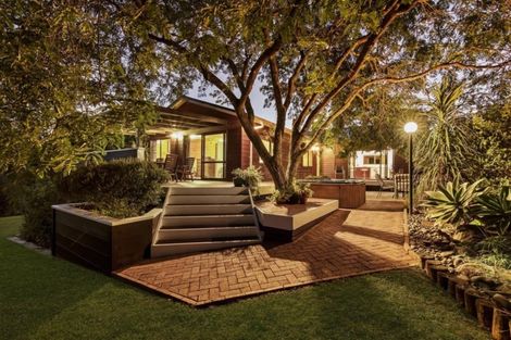 Photo of property in 6 Tasman Avenue, Henderson Valley, Auckland, 0614