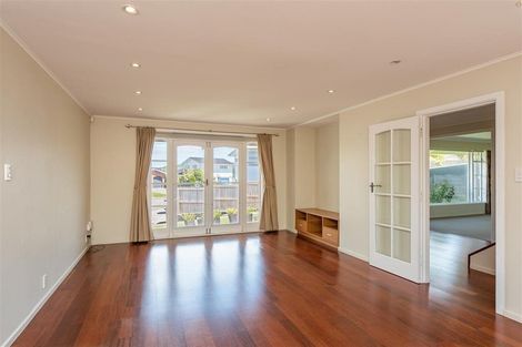 Photo of property in 15 Westview Grove, Miramar, Wellington, 6022