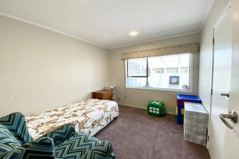 Photo of property in 14 Scotstoun Place, Glen Eden, Auckland, 0602